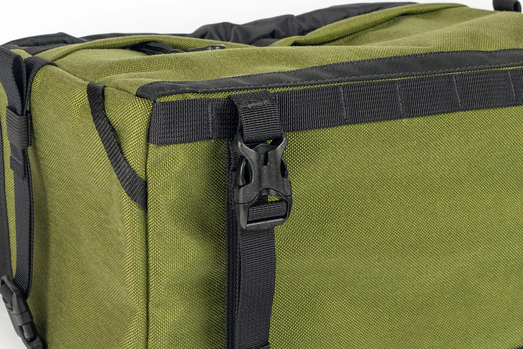Outer Shell 137 Basket Bag, close-up of the buckle and webbing