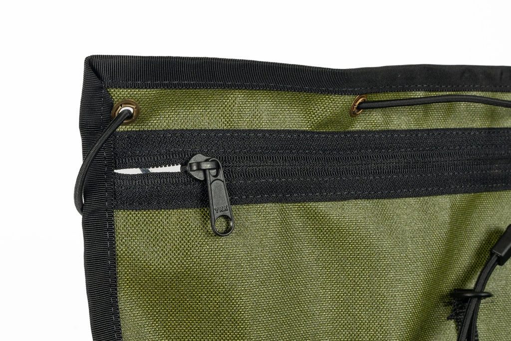 Outer Shell 137 Basket Bag, close-up of the zipper pocket