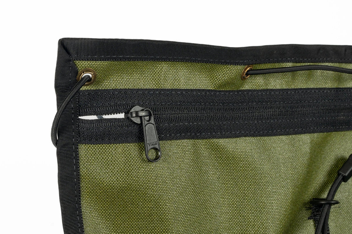 Outer Shell 137 Basket Bag, close-up of the zipper pocket