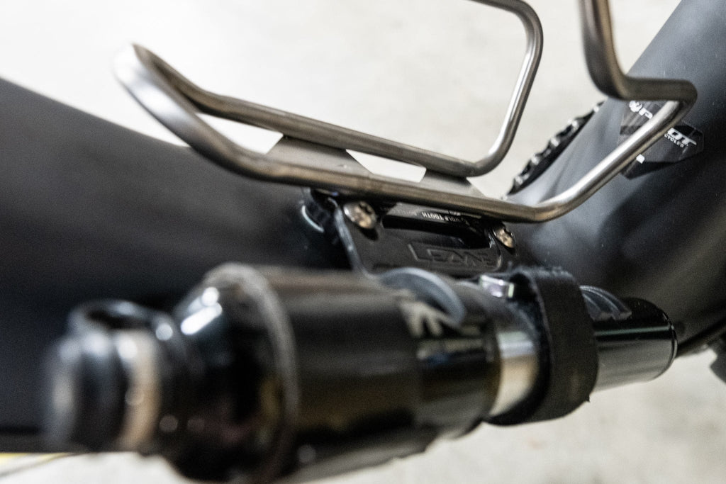 Wolf Tooth B-RAD Bottle Shift, shifting a bottle cage clear of the shock
