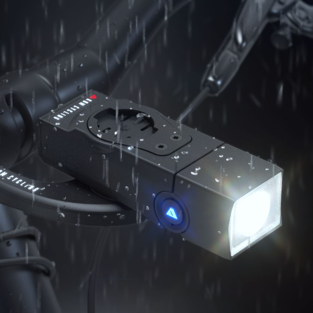KOM Quick Release Light, 1000 Lumen, light on in the rain