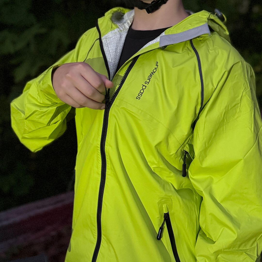 Men's Syncline CC Jacket, hi-vis yellow, front close-up with hands at the zipper