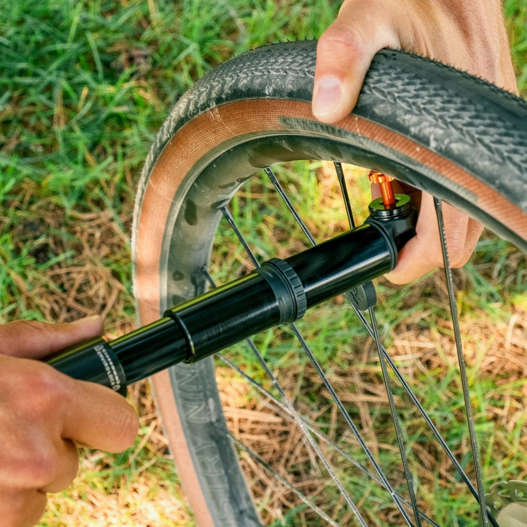Wolf Tooth EnCase Pump 40cc, inflating a tire